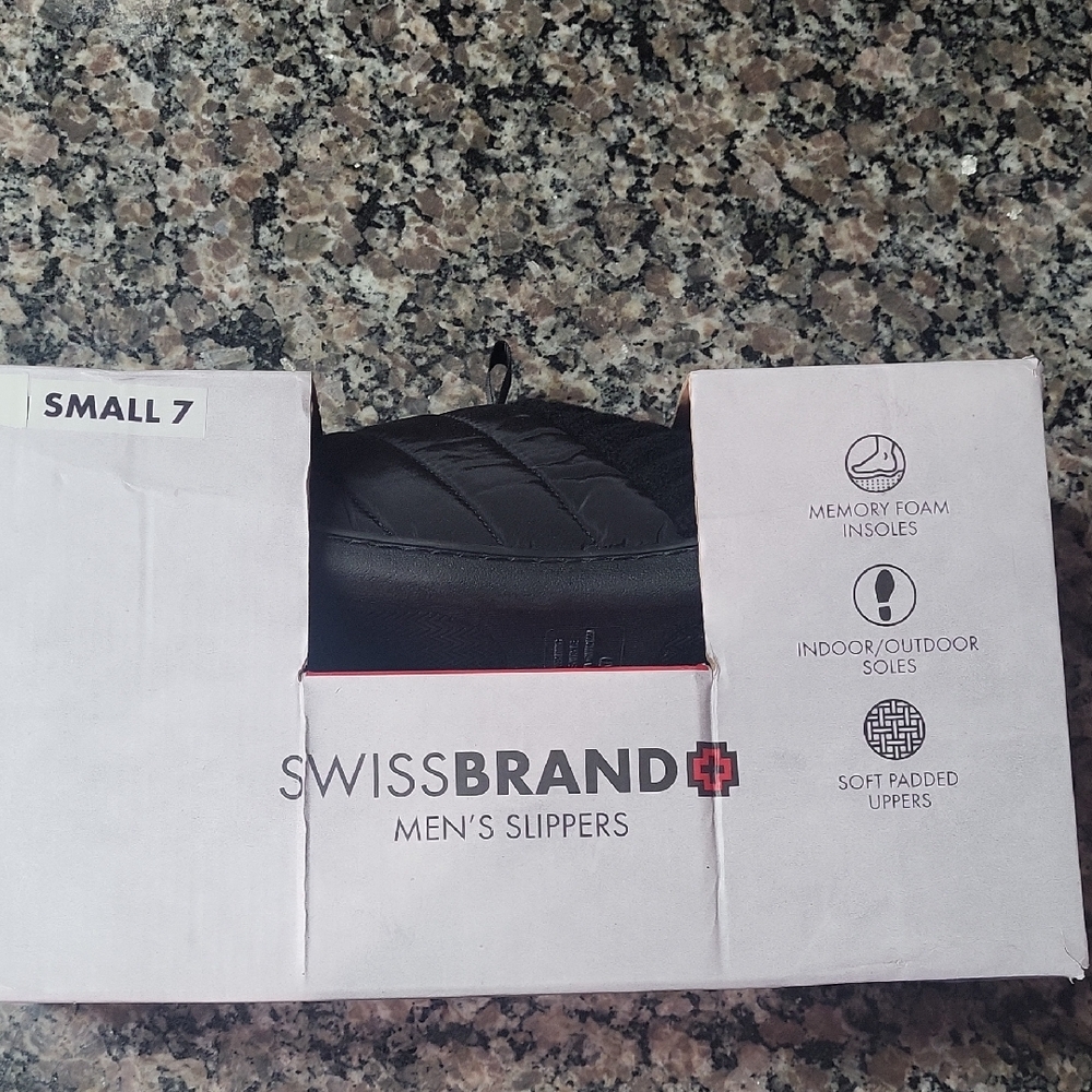 SwissBrand Men's Black Slippers SMALL size 7 memory foam insoles indoor/outdoor